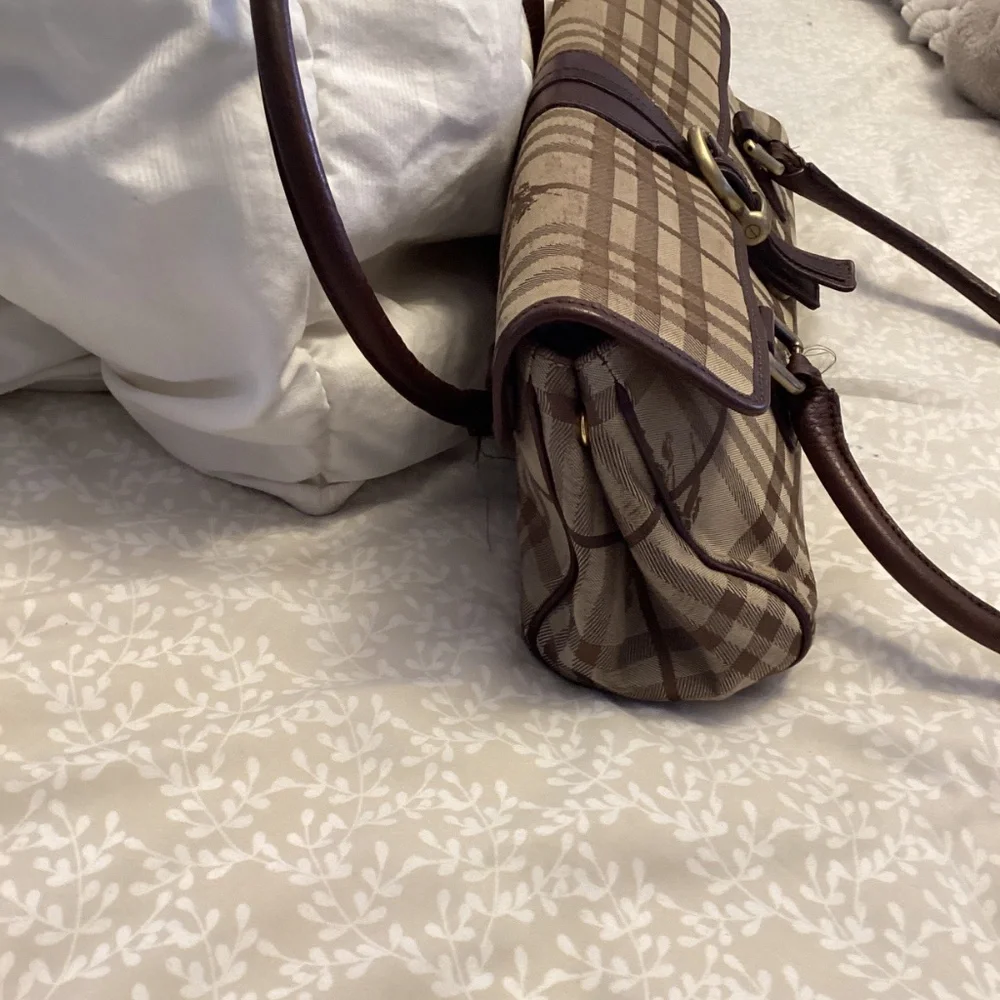 Burberry hand bag and espadrilles - Picture 4 of 6